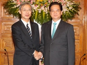Prime Minister Nguyen Tan Dung (R) meets President of Kyodo News Agency. (Photo: VNA)